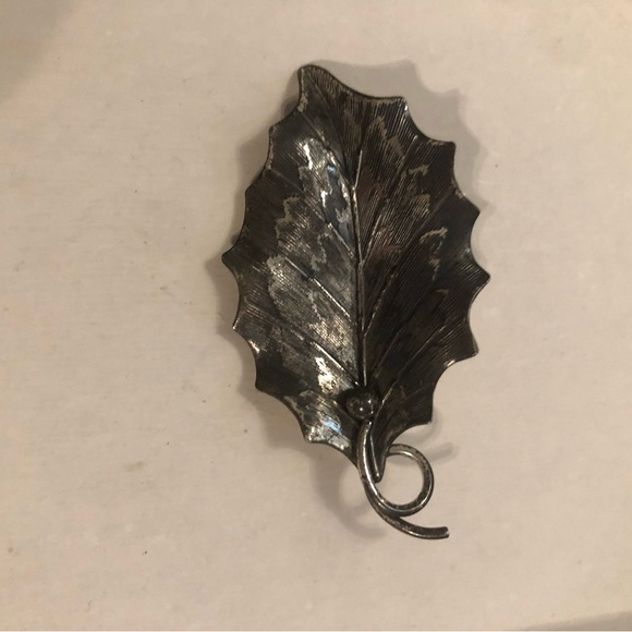 Sterling Silver Vintage Satin Finish Leaf Brooch - Picture 2 of 4